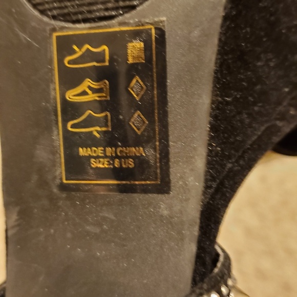 spiked high heels - Picture 4 of 4